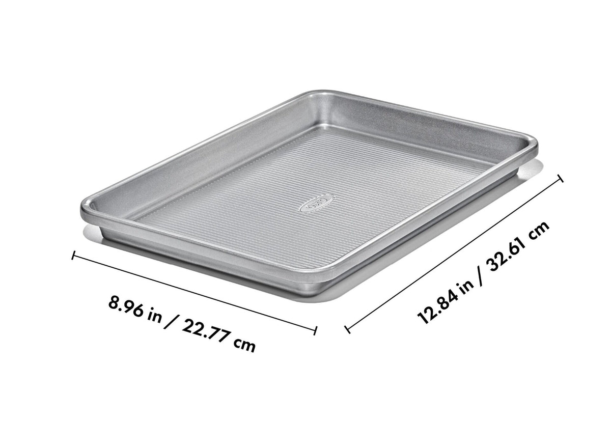 non-stick-pro-clear-coated-quarter-sheet-pan-h0 gg_11434900_quarter-sheet-pan_apdp_01_dim.jpeg