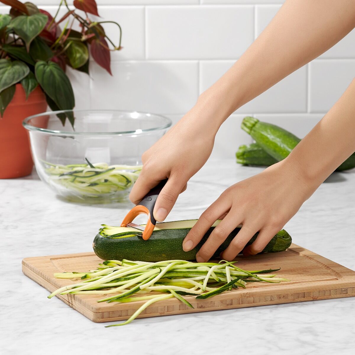 oxo-julienne-prep-y-peeler-w2 gg_11259100_4.jpg