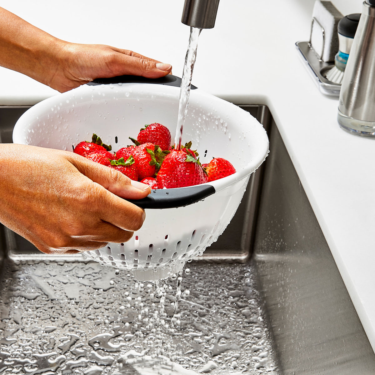 plastic-colander-p7 gg_11331000_plasticcolander3qt_pdp_05.jpg