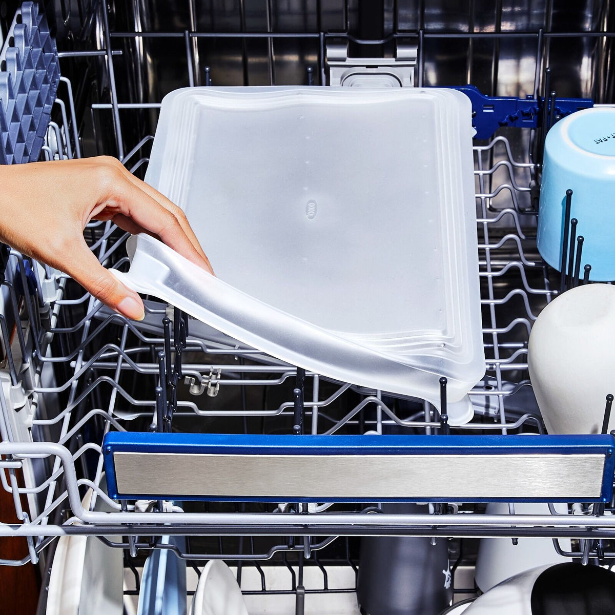 silicone-bakeware-lid-9in-x-13-in-l4 gg_11360400_siliconebakewarelid9x13_pdp_04.jpg