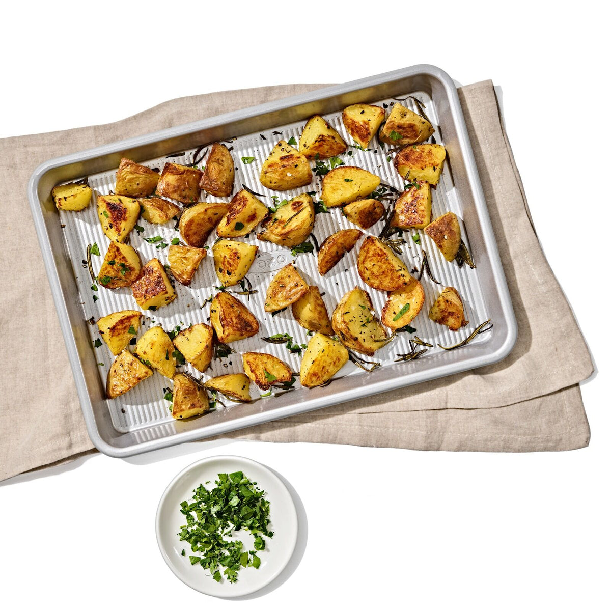 non-stick-pro-clear-coated-quarter-sheet-pan-h0 gg_11434900_quarter-sheet-pan_pdp_01.jpeg