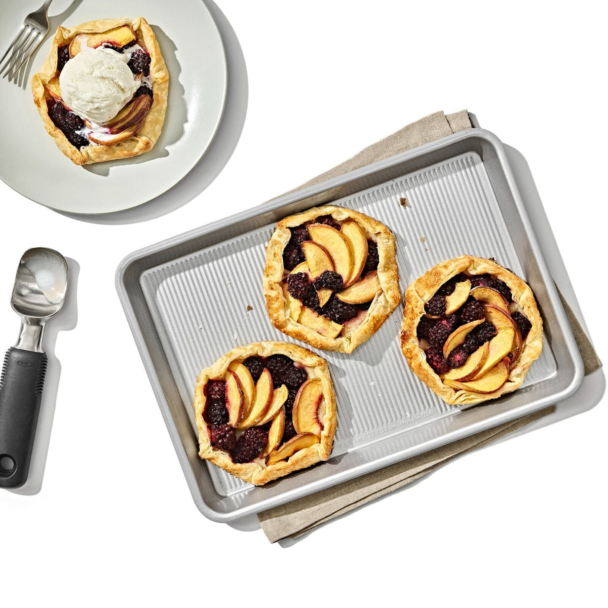 non-stick-pro-clear-coated-jelly-roll-pan-g0 gg_11435000_jelly-roll-pan_pdp_03_1_.jpeg