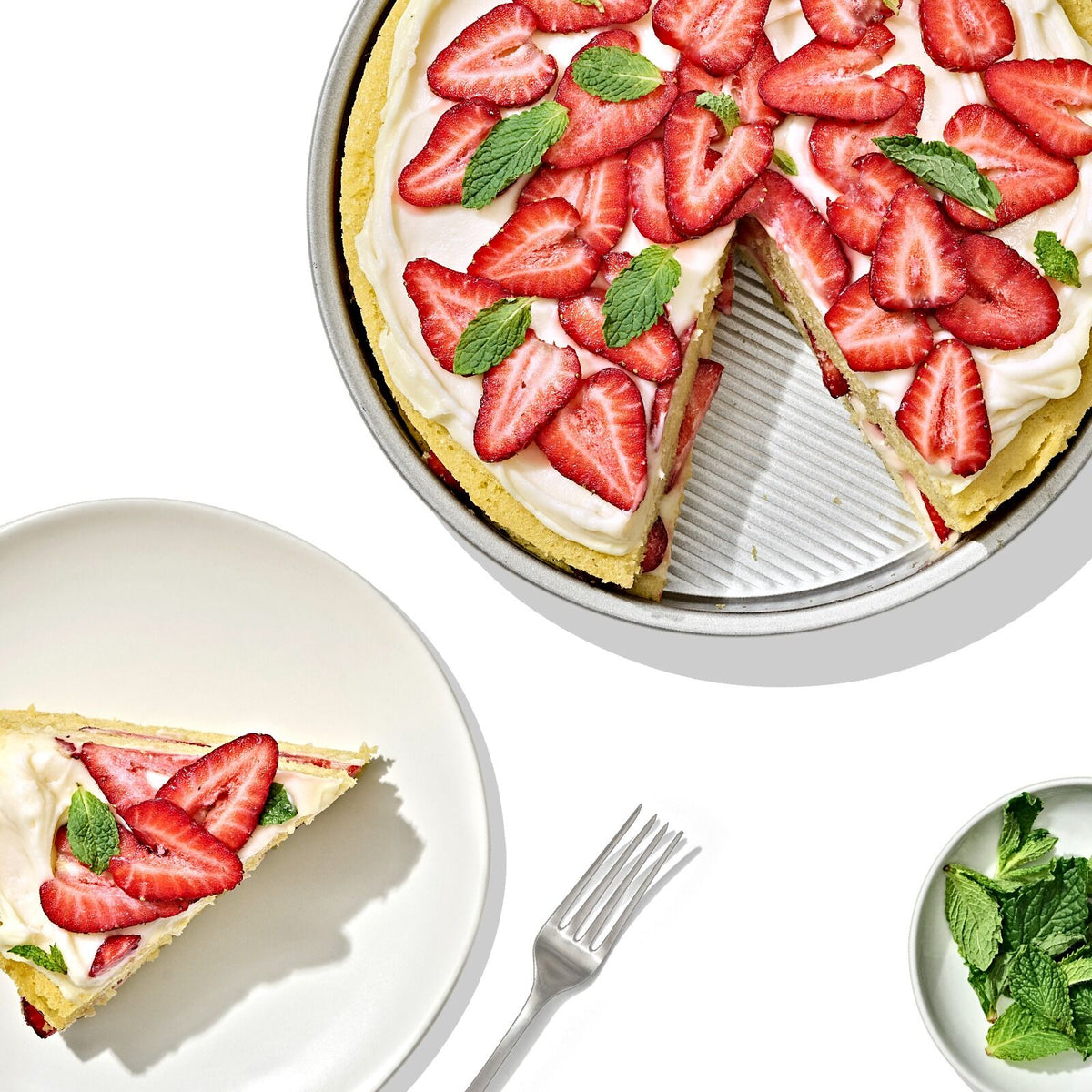 non-stick-pro-clear-coated-9in-round-cake-pan-b7 gg_11435100_9in-round-cake-pan_pdp_01.jpeg