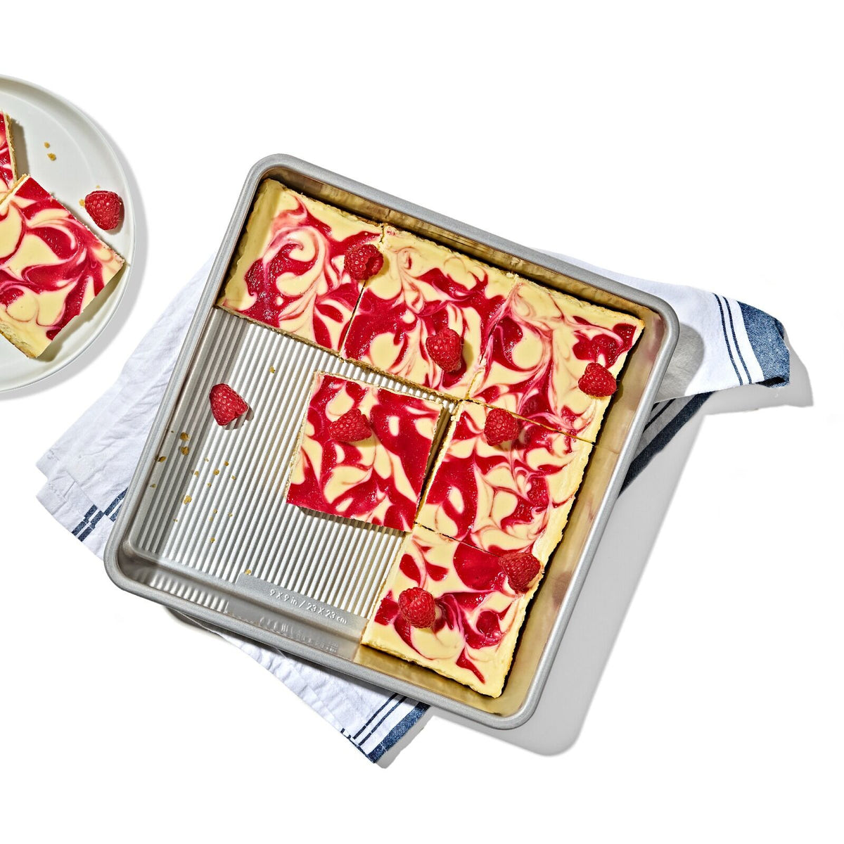 nonstick-pro-clear-coated-9in-square-cake-pan-w7 gg_11435200_9in-square-cake-pan_pdp_01.jpeg