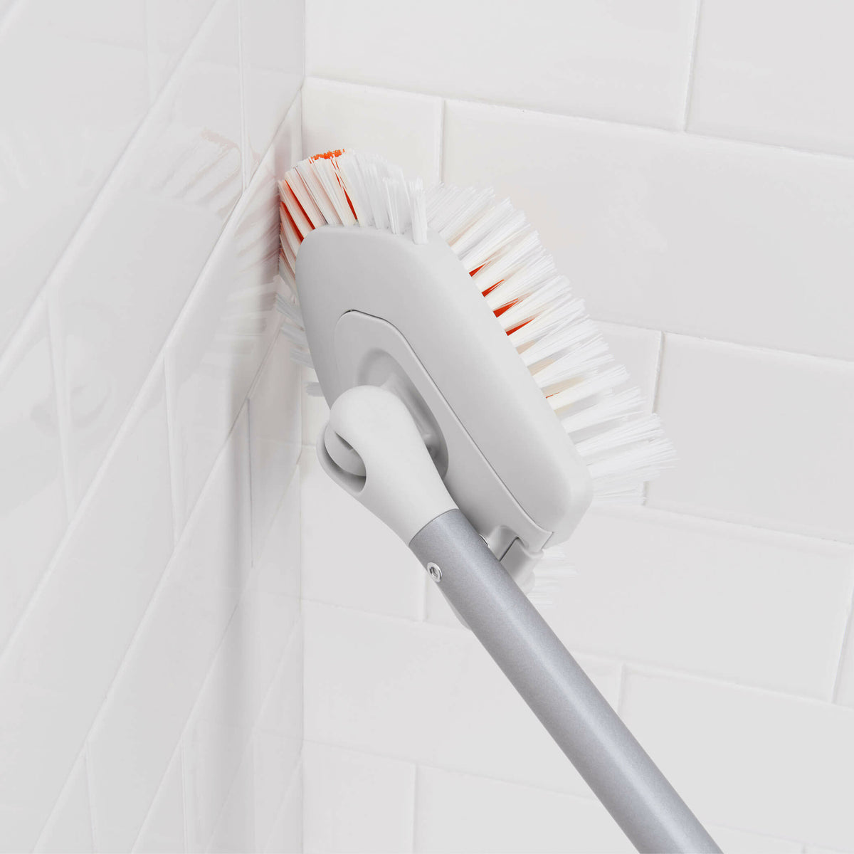 extendable-tub-and-tile-brush-m0 gg_12166000_7_1_.jpg