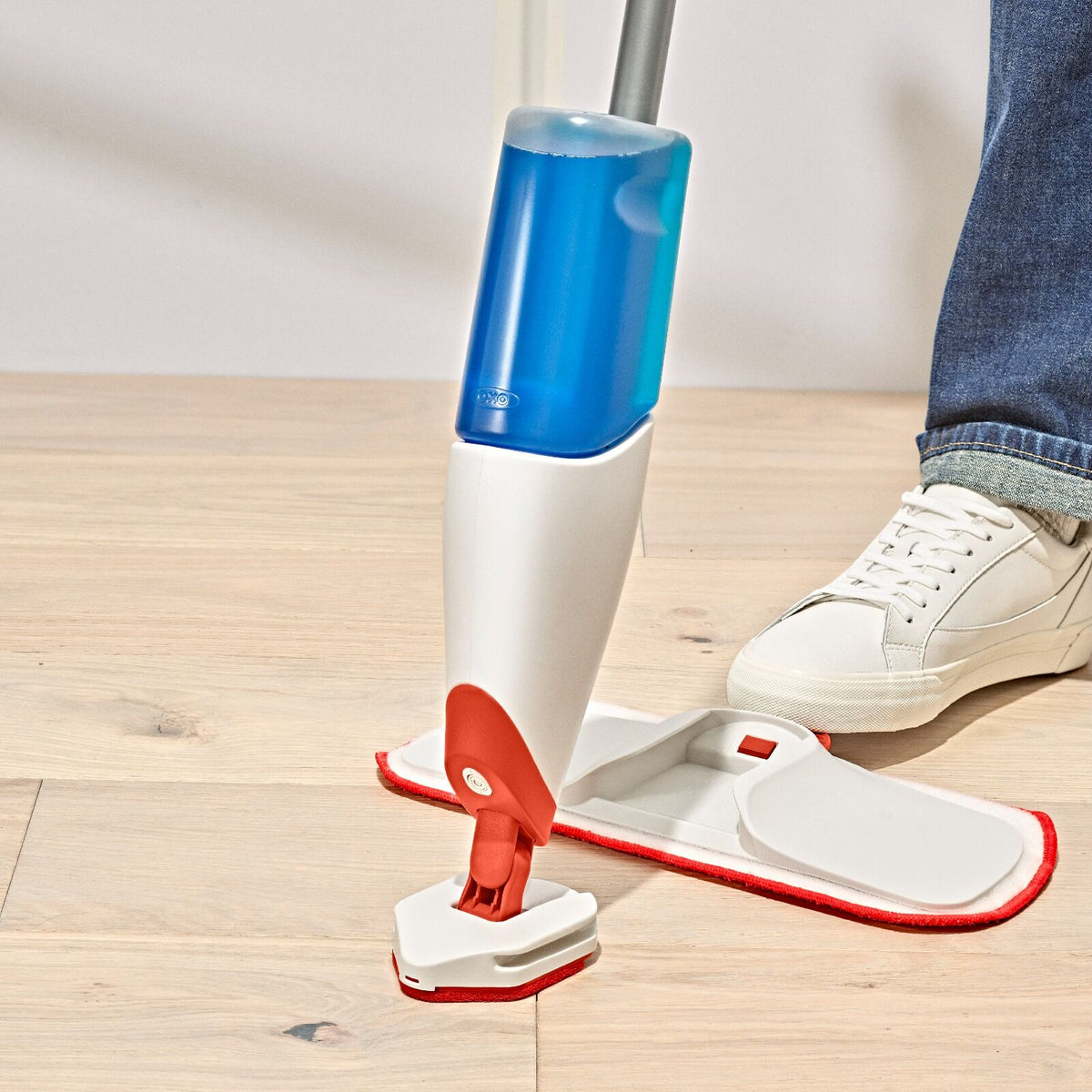 microfiber-spray-mop-i1 gg_12422900_spray-mop_pdp_05.jpeg