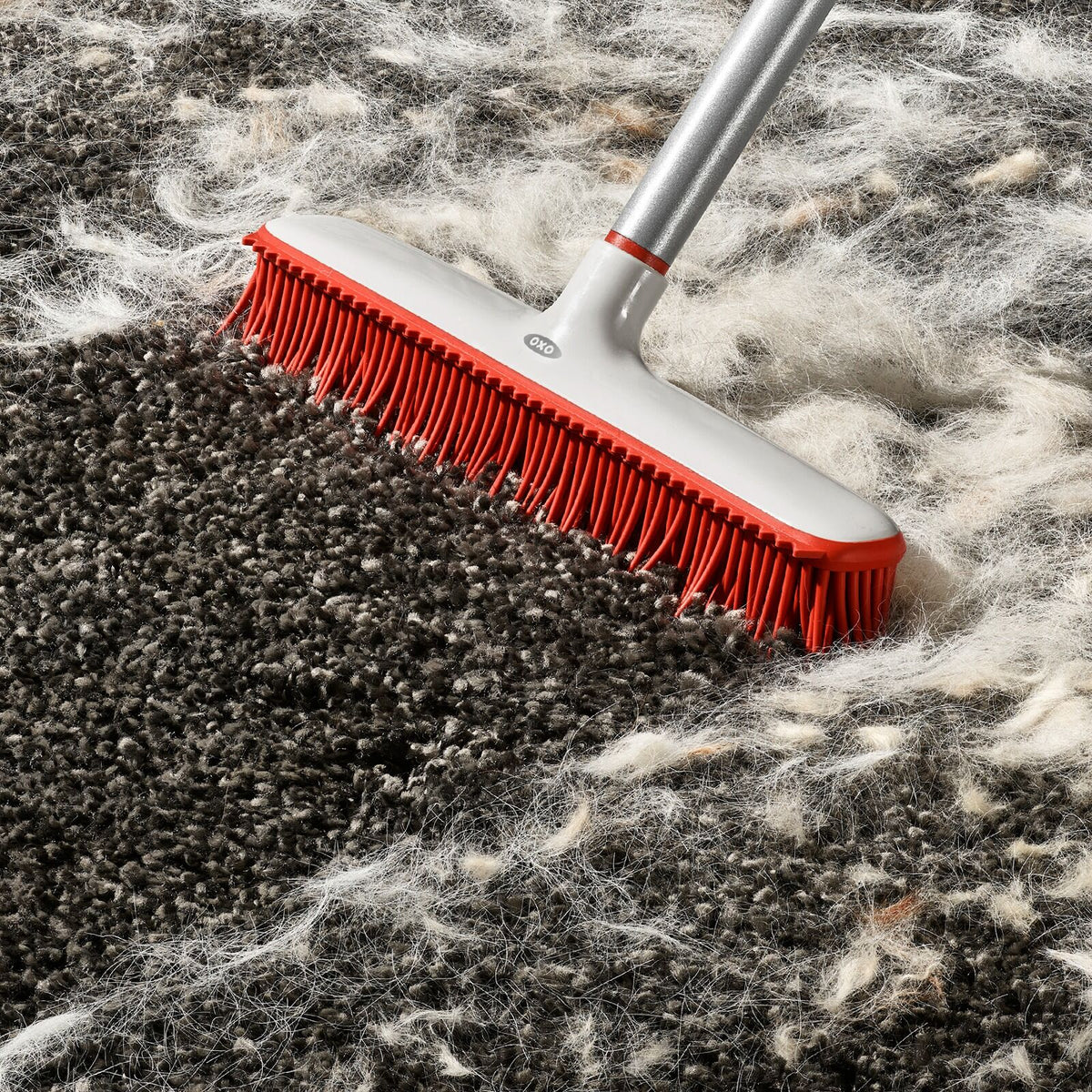 oxo-good-grips-fur-broom-t7 gg_12423000_fur-broom-compact_pdp_02.jpeg