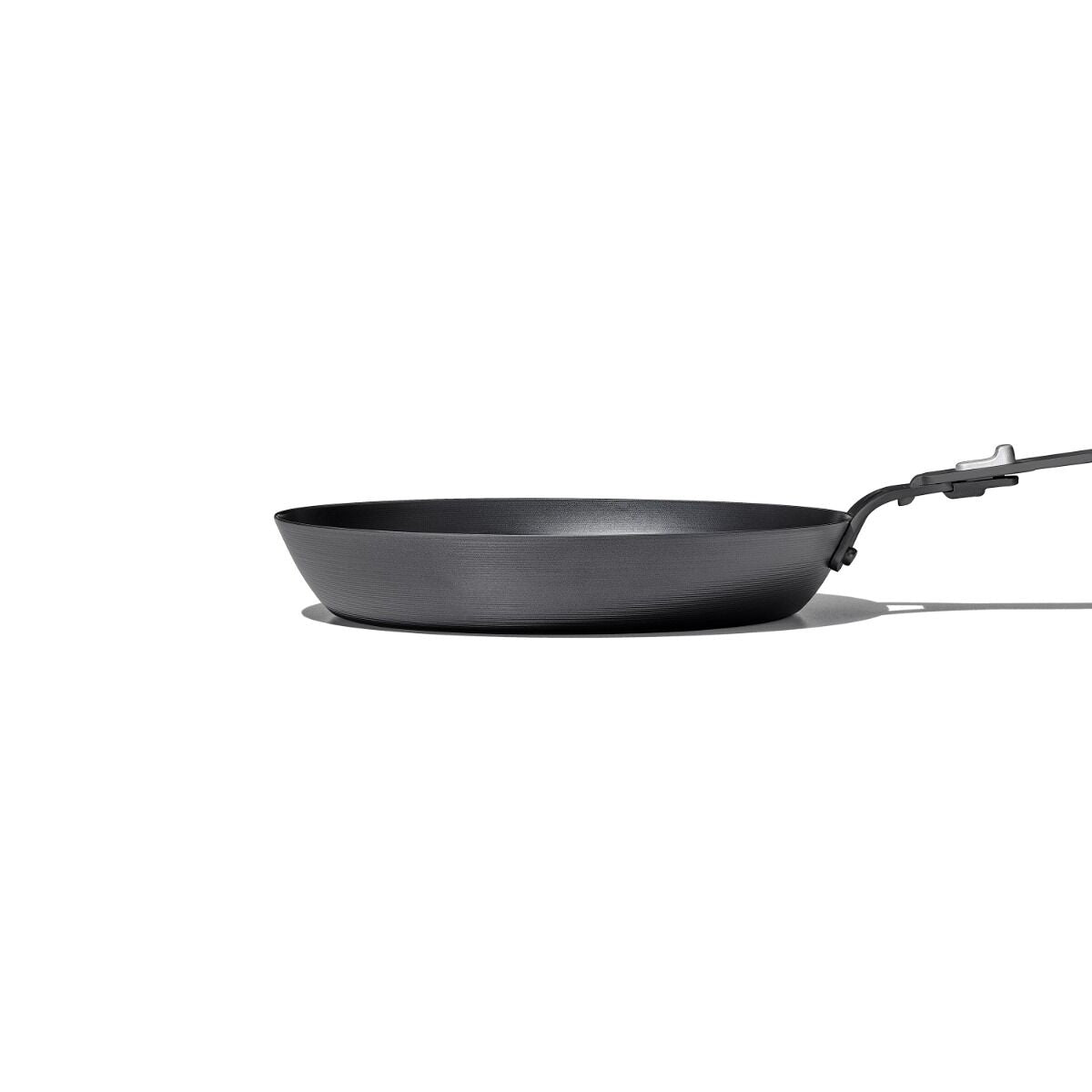 carbon-steel-with-removable-handle-10in-pan-p4 od__2059640001__10incarbonsteelpan_70_rgb.jpg