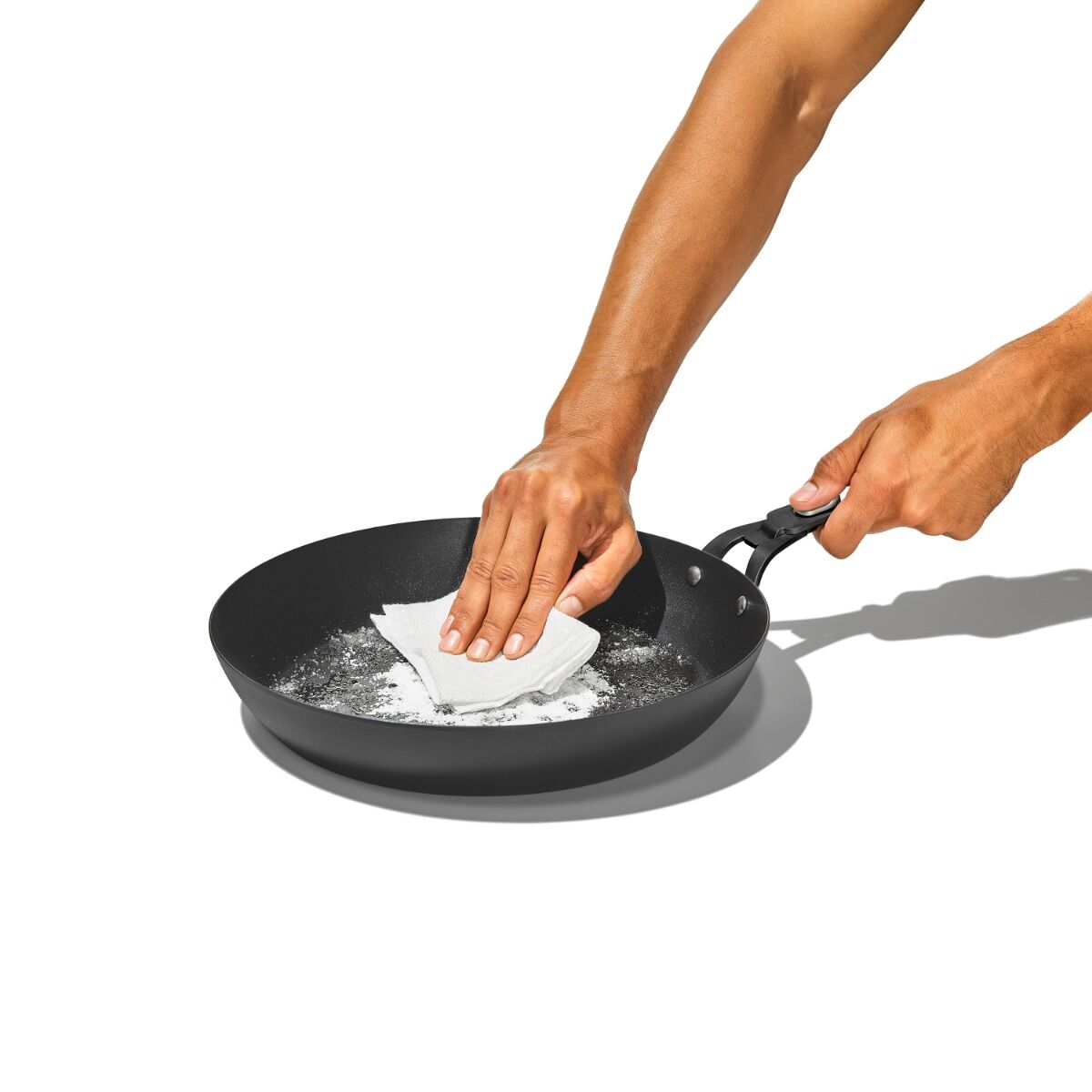 carbon-steel-with-removable-handle-10in-pan-p4 od__2059640001__10incarbonsteelpan_79_p_04_rgb.jpg