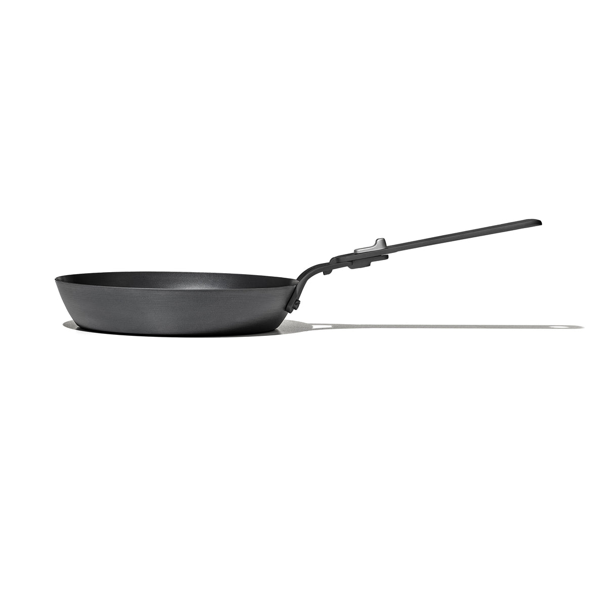 carbon-steel-with-removable-handle-8in-pan-p7 od__2059660001__8incarbonsteelpan_77_rgb.jpg