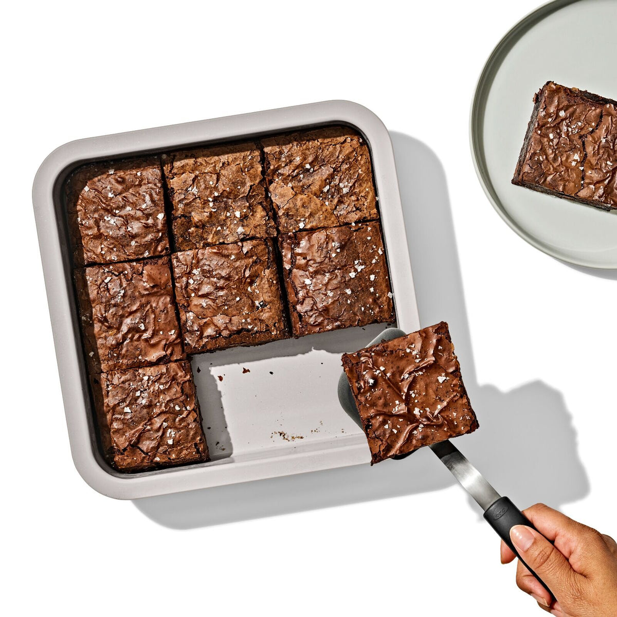 non-stick-pro-ceramic-coated-metal-bakeware-9-square-cake-pan-o7 oxo_9in-square-cake-pan_pdp_03.jpg