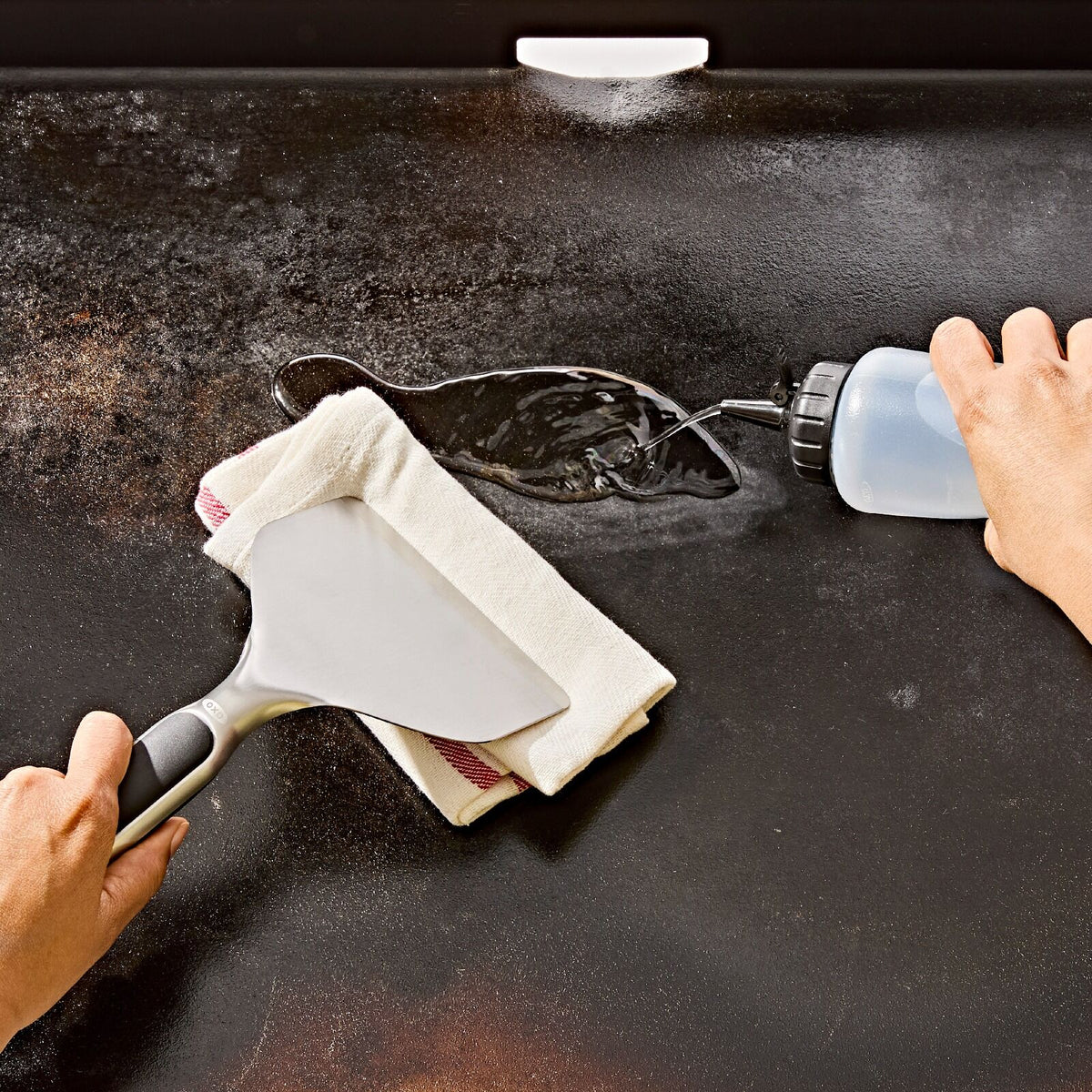 griddle-scraper-f3 oxo_griddle-scraper_pdp_01.jpeg