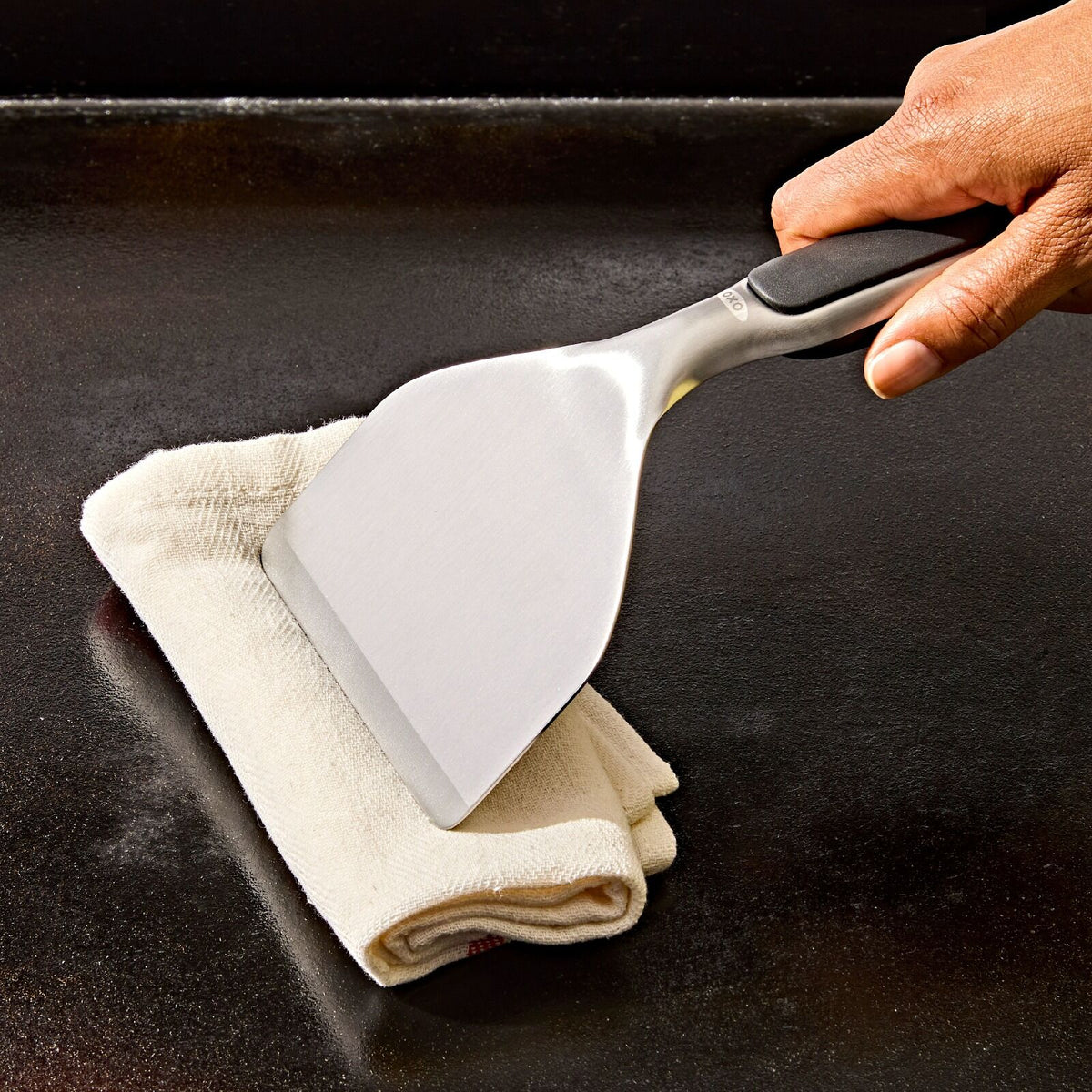 griddle-scraper-f3 oxo_griddle-scraper_pdp_04.jpeg