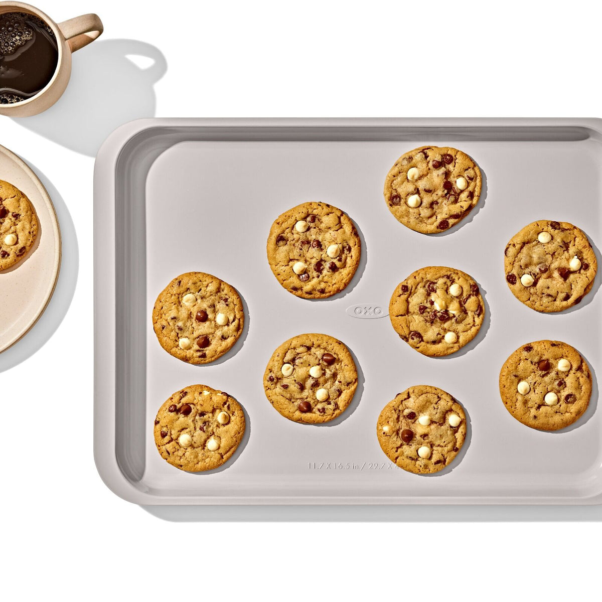 non-stick-pro-ceramic-coated-metal-bakeware-half-sheet-pan-g0 oxo_half-sheet-pan_pdp_03_1.jpg