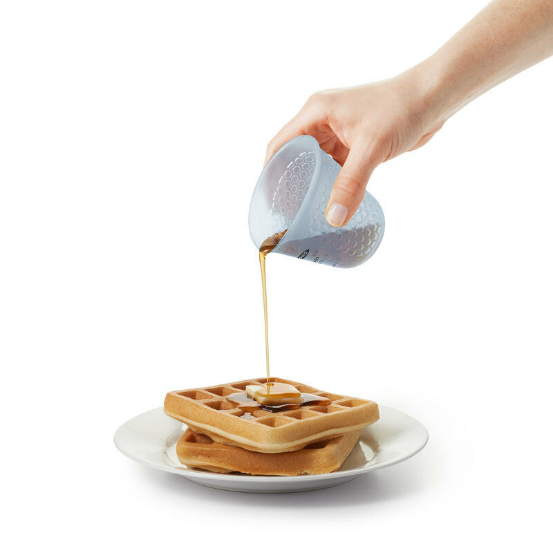 mini-squeeze-and-pour-silicone-measuring-cup-e4 t_63__1.jpg