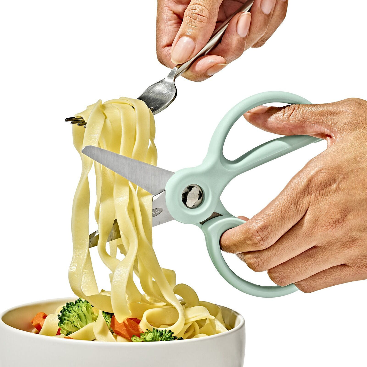 on-the-go-food-scissors-with-case-g0 tot_61176600_baby-food-scissors-opal_pdp_01.jpeg