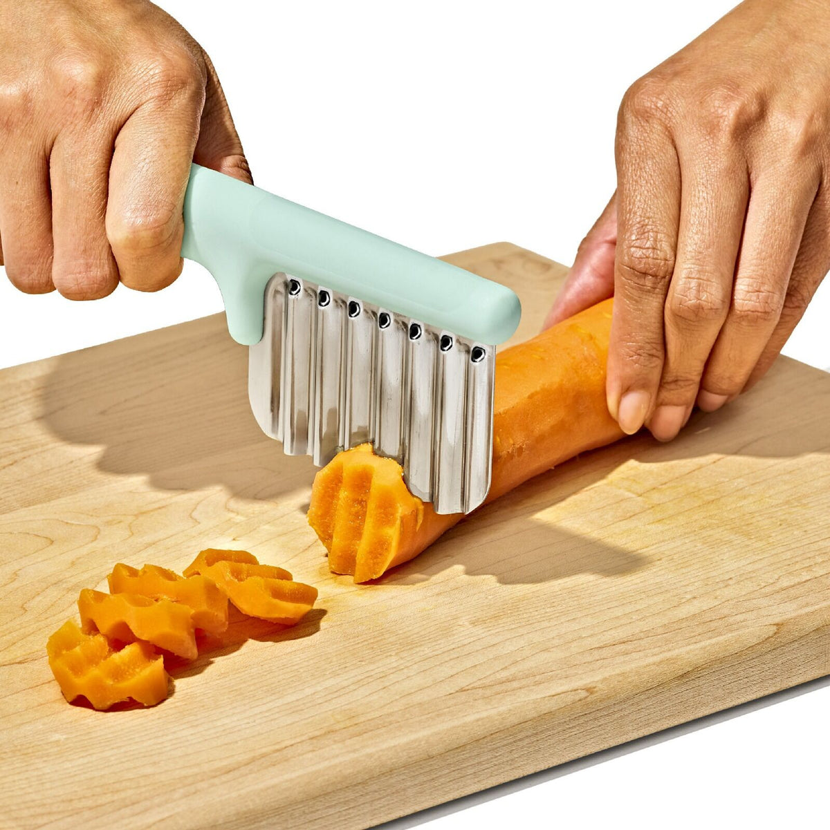 cut-and-prep-set-3-piece-a8 tot_61176700_baby-food-prep-set_pdp_02.jpeg